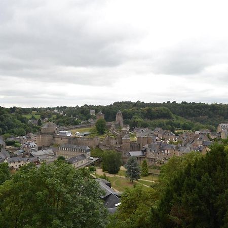 Mercier De Montigny - Les Chambres Du Beffroi - Spa Et Massage Fougères エクステリア 写真