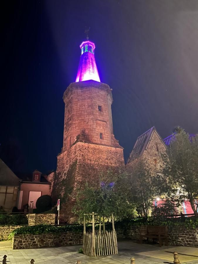 Mercier De Montigny - Les Chambres Du Beffroi - Spa Et Massage Fougères エクステリア 写真