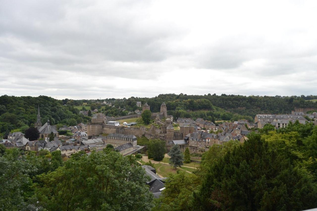 Mercier De Montigny - Les Chambres Du Beffroi - Spa Et Massage Fougères エクステリア 写真