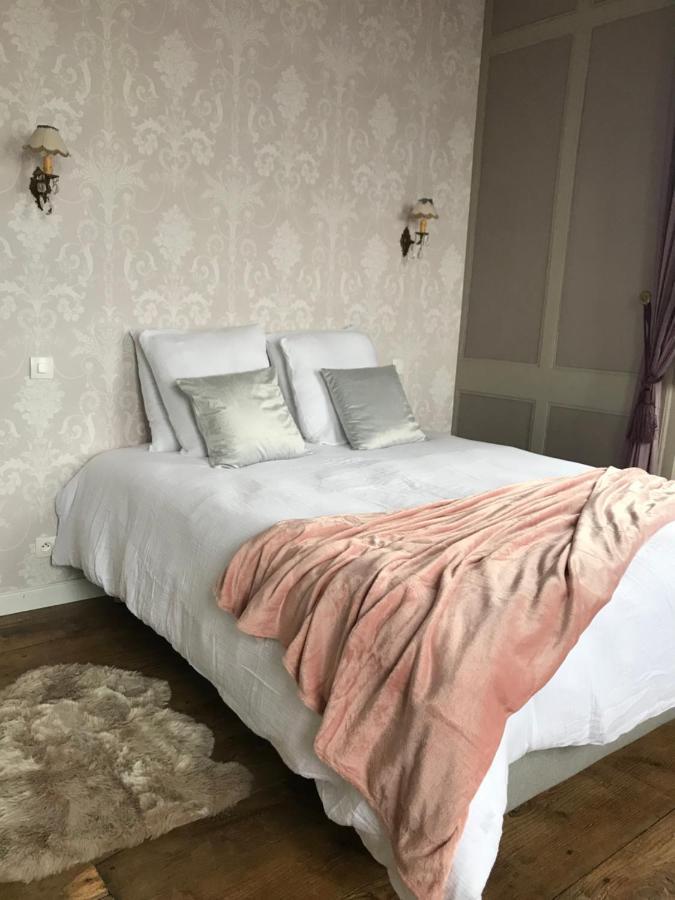 Mercier De Montigny - Les Chambres Du Beffroi - Spa Et Massage Fougères エクステリア 写真