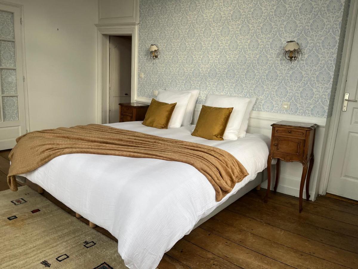 Mercier De Montigny - Les Chambres Du Beffroi - Spa Et Massage Fougères エクステリア 写真
