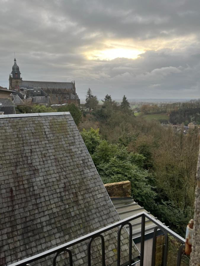 Mercier De Montigny - Les Chambres Du Beffroi - Spa Et Massage Fougères エクステリア 写真