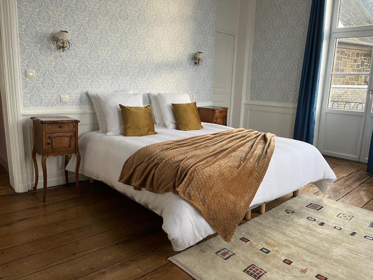 Mercier De Montigny - Les Chambres Du Beffroi - Spa Et Massage Fougères エクステリア 写真