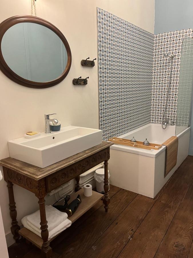 Mercier De Montigny - Les Chambres Du Beffroi - Spa Et Massage Fougères エクステリア 写真