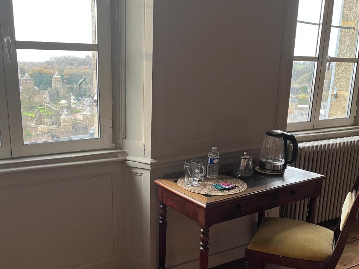 Mercier De Montigny - Les Chambres Du Beffroi - Spa Et Massage Fougères エクステリア 写真