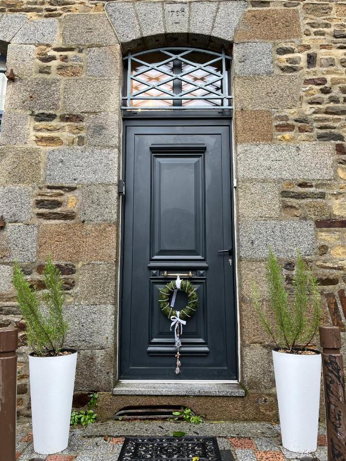 Mercier De Montigny - Les Chambres Du Beffroi - Spa Et Massage Fougères エクステリア 写真