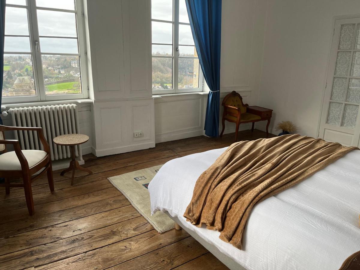 Mercier De Montigny - Les Chambres Du Beffroi - Spa Et Massage Fougères エクステリア 写真