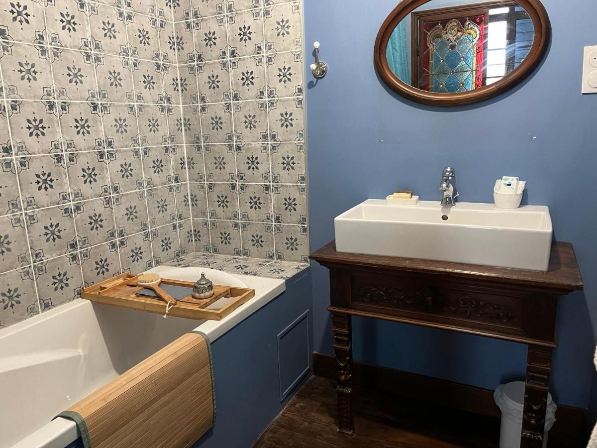 Mercier De Montigny - Les Chambres Du Beffroi - Spa Et Massage Fougères エクステリア 写真
