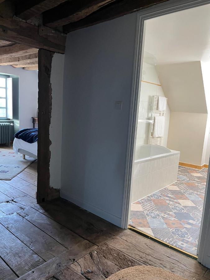 Mercier De Montigny - Les Chambres Du Beffroi - Spa Et Massage Fougères エクステリア 写真