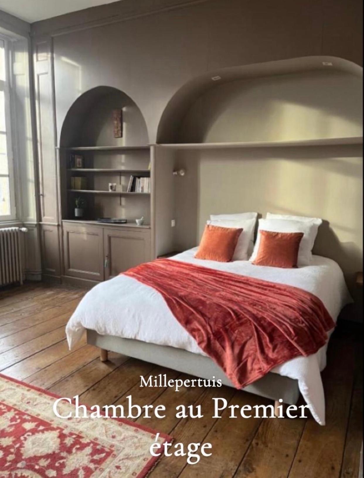 Mercier De Montigny - Les Chambres Du Beffroi - Spa Et Massage Fougères エクステリア 写真
